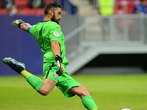 FIFA elige a Bravo como arquero de Sudamerica en un partido de ensueño