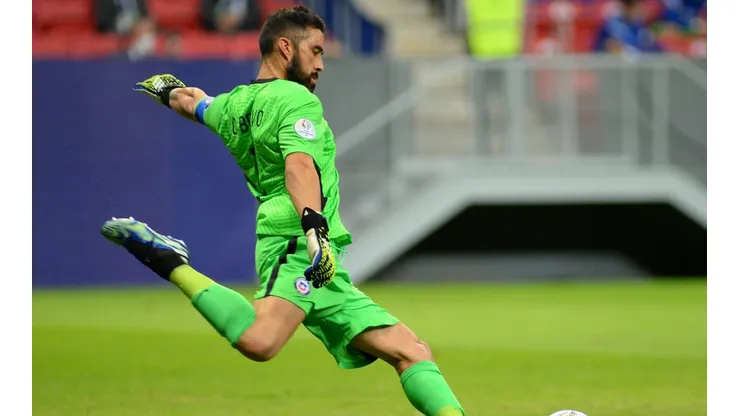 Claudio Bravo en tremendo once ideal de Sudamérica
