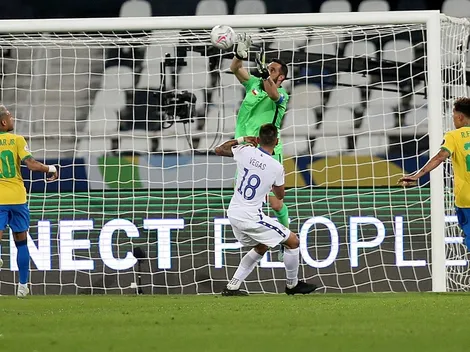 Claudio Bravo saca su labor de capitán con Chile