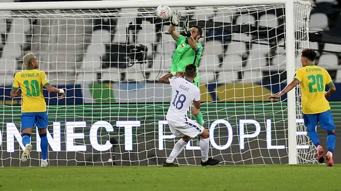 Claudio Bravo vs Brasil