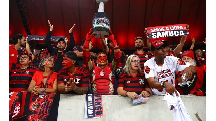 Hinchas de Flamengo piden triunfo de Chile contra Brasil