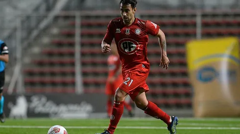 Jorge Valdivia seguirá en el fútbol