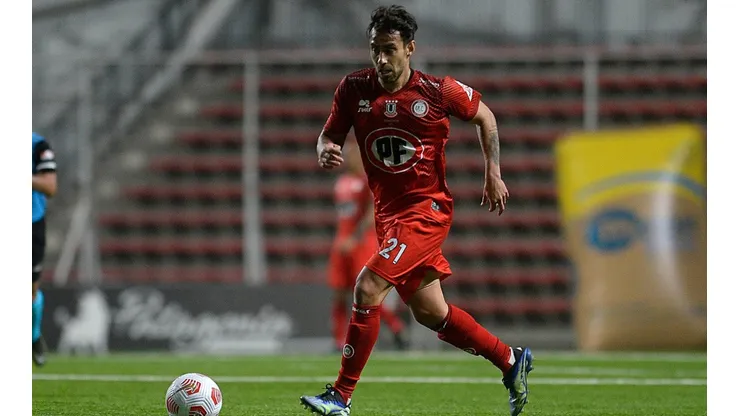Jorge Valdivia seguirá en el fútbol