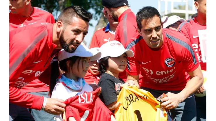 ¿Claudio Bravo y Mauricio como dupla técnica?