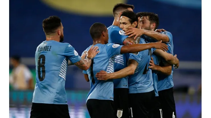 Con gol de Cavani, Uruguay derrotó a Paraguay y Chile deberá enfrentar a Brasil en cuartos de final.
