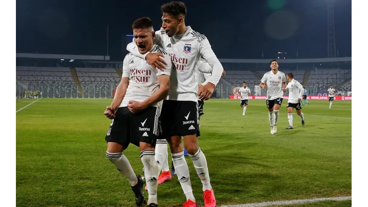 Leo Gil se preocupa de hacer entender el juego a los más jóvenes | Foto: Agencia Uno