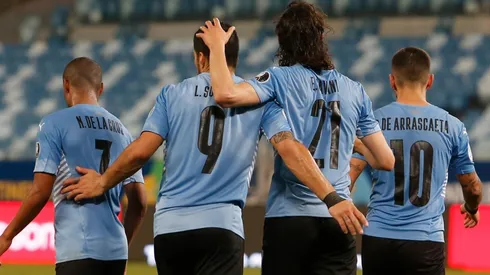 Uruguay derrotó 2 a 0 a Bolivia y aseguró su paso a cuartos de final.