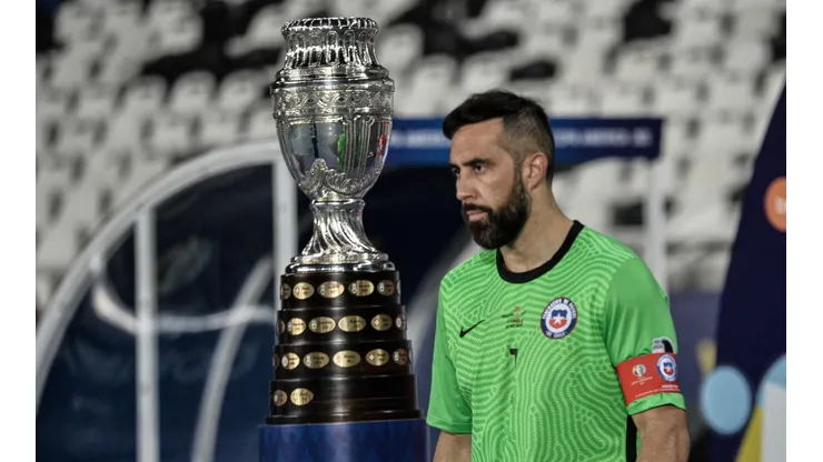 Claudio Bravo busca ganar su tercera Copa América con la Roja.