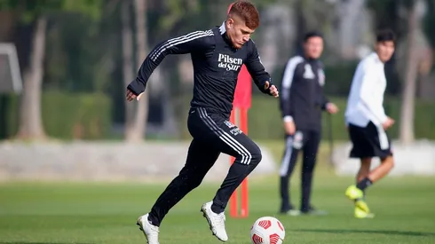 Leonardo Gil entrenando en el Estadio Monumental.