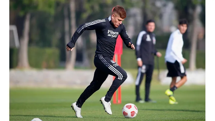 Leonardo Gil entrenando en el Estadio Monumental.