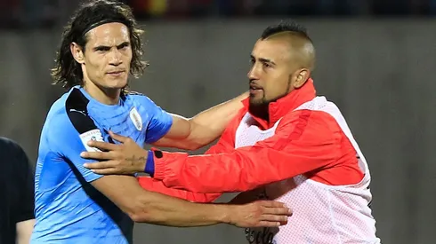 Arturo Vidal se enfrenta a Edinson Cavani esta tarde.