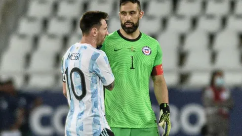 Claudio Bravo sobre el tiro de libre de Messi