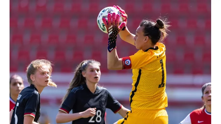 Tiane Endler nuevamente estuvo monumental en la Roja.