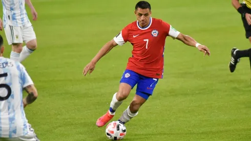 Alexis presentó molestias musculares en la previa del viaje a Brasil.