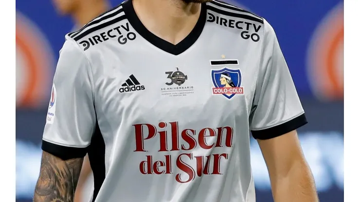 La camiseta de Colo Colo que recuerda la Copa Libertadores.