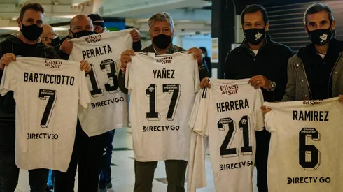 Los campeones de América lucen sus camisetas conmemorativas.