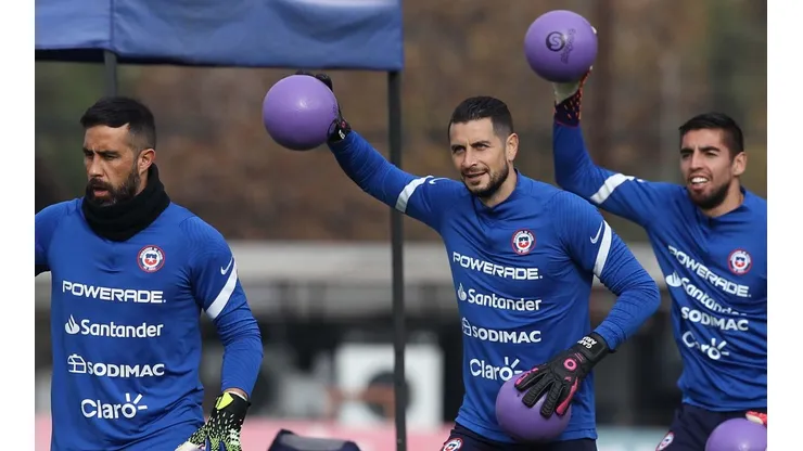 Claudio Bravo entrenando junto a Gabriel Arias y Gabriel Castellón en la Roja.