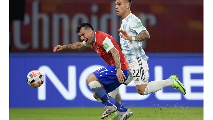 Chile juega ante Argentina en Santiago del Estero.
