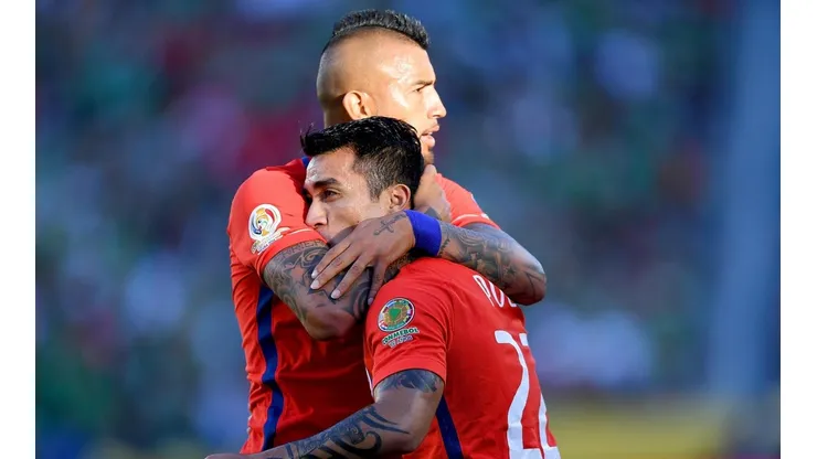 Edson Puch salió a defender con todo a Vidal.