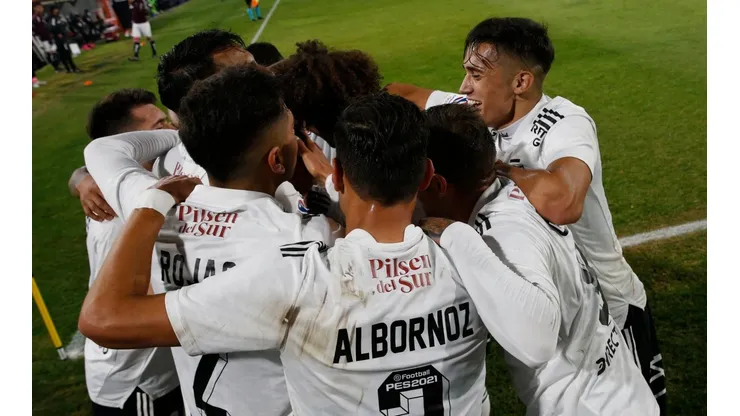 Colo Colo enfrenta a Deportes La Serena en el Estadio Monumental.