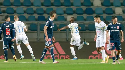 Everton derrotó a la U y les quitó la opción de ser punteros