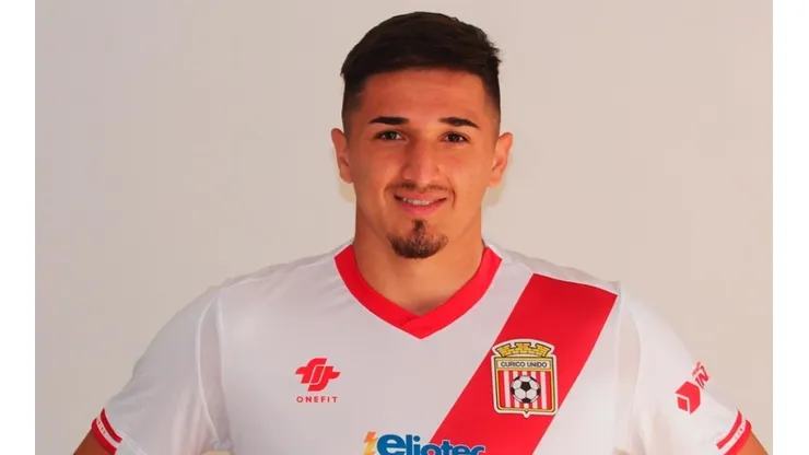 Cabral ya posa con la camiseta de su nuevo club.