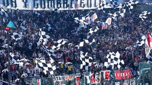 Hinchas del Cacique llegaron en masa al Costanera Center exigiendo la apertura de los estadios.