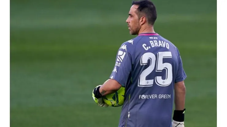 Claudio Bravo no tuvo mayor participación en victoria del Betis.