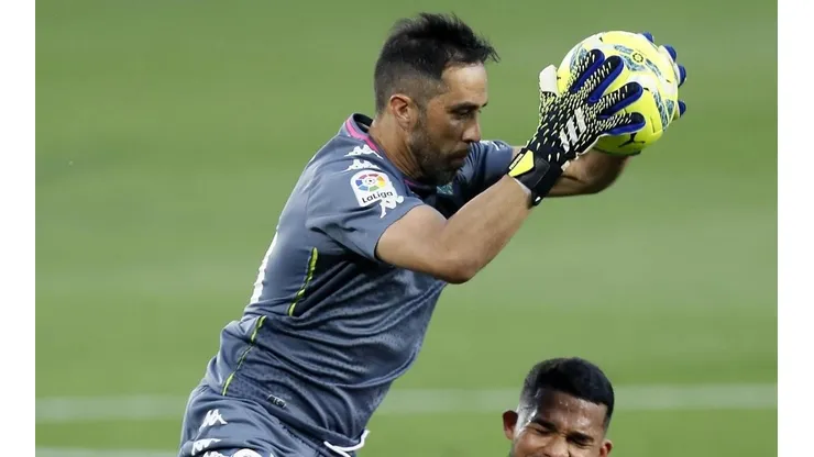 Claudio Bravo figura en el Real Betis
