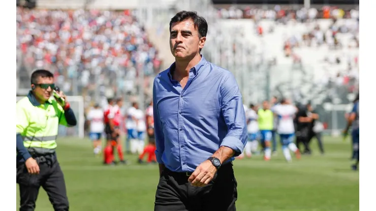 Gustavo Quinteros en el Monumental enfrentando a Colo Colo en el 2019.