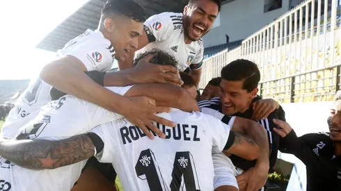 Colo Colo busca dormir como puntero esta noche.