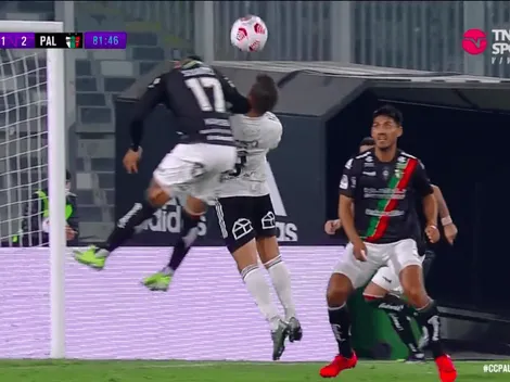 Escándalo: Suárez le da un notorio codazo a Costa que no fue cobrado