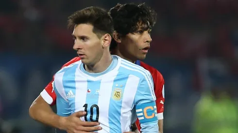 Matías Fernández junto a Messi en la final de la Copa América 2015.