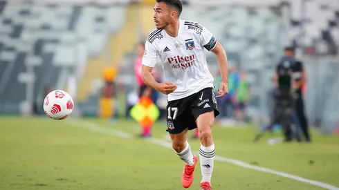 Gabriel Suazo luce la jineta de Capitán de Colo Colo | Foto: Colo Colo Oficial.