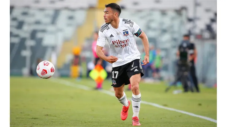 Gabriel Suazo luce la jineta de Capitán de Colo Colo | Foto: Colo Colo Oficial.