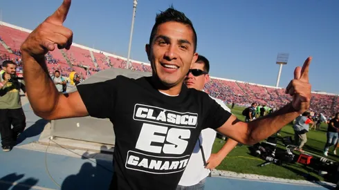 Felipe Flores le toca la oreja a Castillo