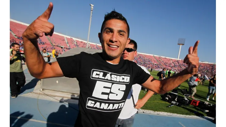 Felipe Flores le toca la oreja a Castillo