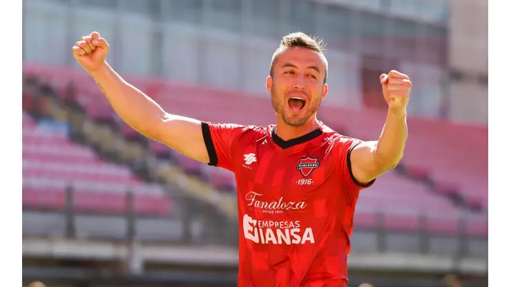 Larry Valenzuela inició su carrera en Colo Colo.