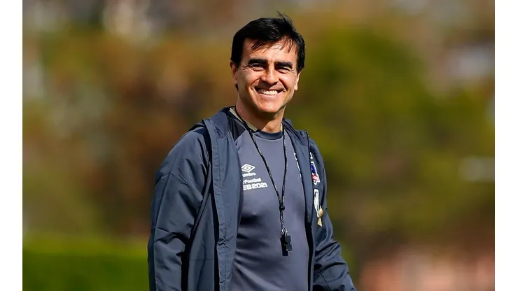 Gustavo Quinteros sonríe ante el auspicioso momento del Cacique.