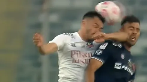 El codazo que sacó con una roja directa a Gabriel Suazo.