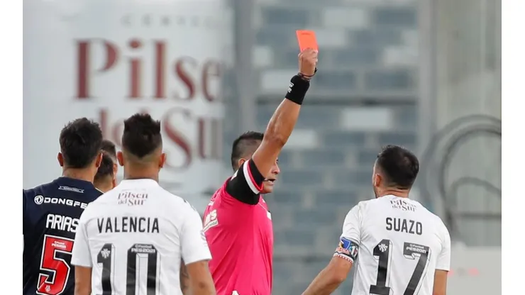 Suazo fue expulsado en el Superclásico.