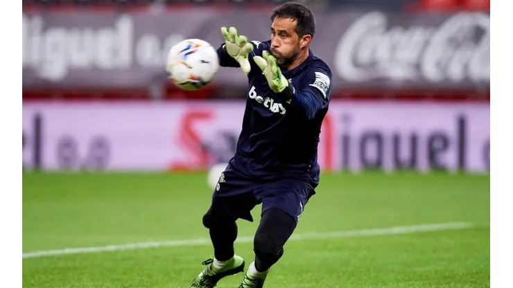 Claudio Bravo prepara un partidazo