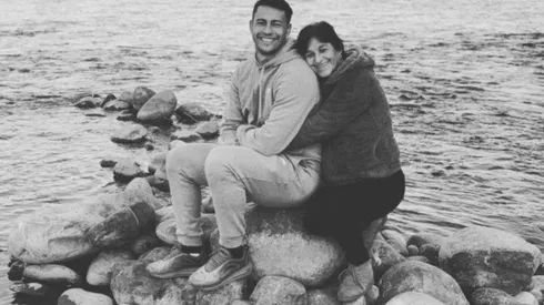 Iván Morales junto a su madre.