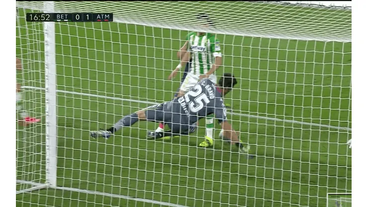 Claudio Bravo y su tapadón