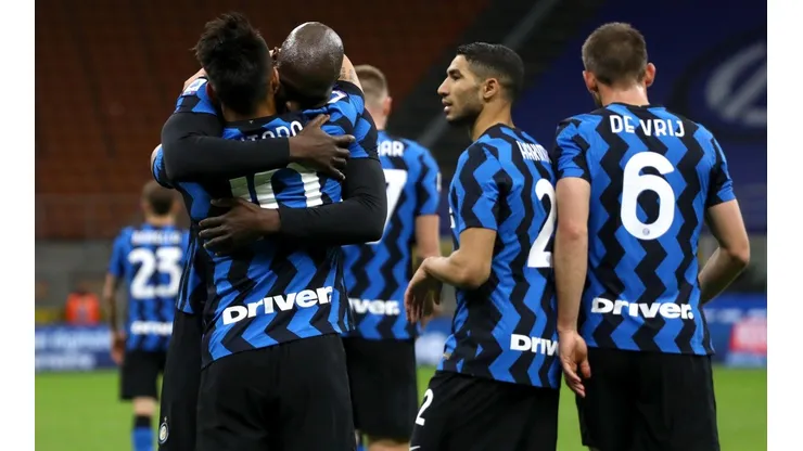 Inter vence a Sassuolo por 2-1