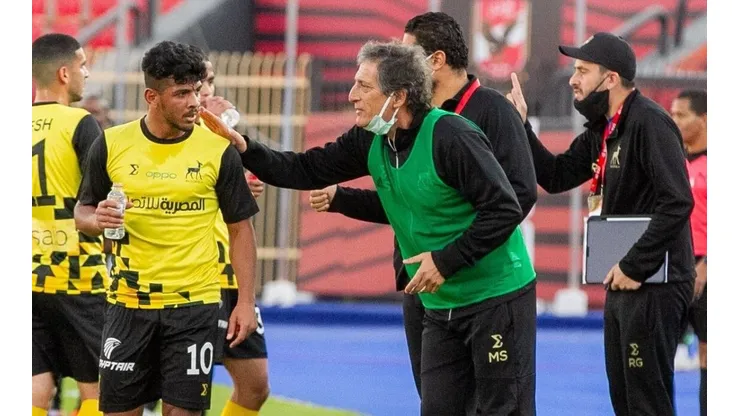 Salas comienza a respirar en el fútbol de Egipto.