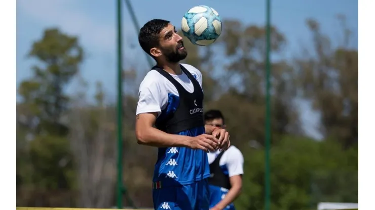 Emiliano Amor lucha para arribar a Colo Colo