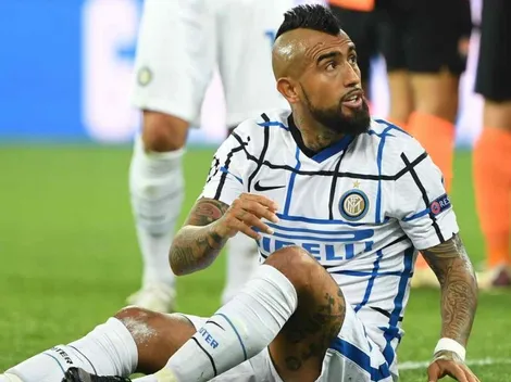 Tras 21 días desde su operación, Vidal viajó a Bolonia junto al plantel