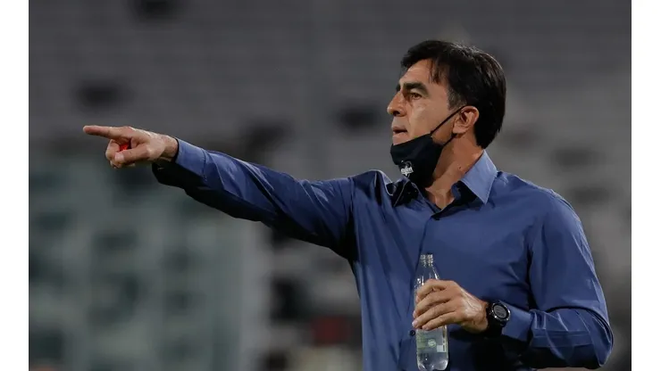 Gustavo Quinteros vivió momentos de rabia con el arbitraje.