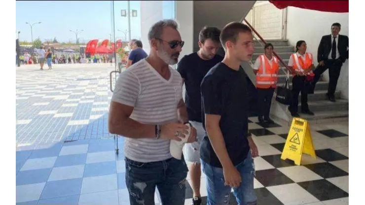 Marcelo Barticciotto junto a Bruno en el estadio Monumental.